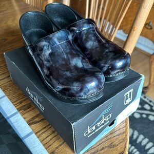 Dansko Blue marbled patent